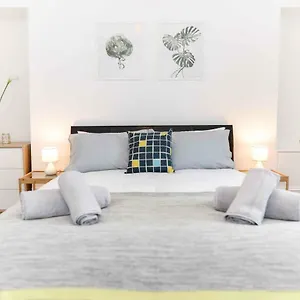  Apartment Stafford Modern